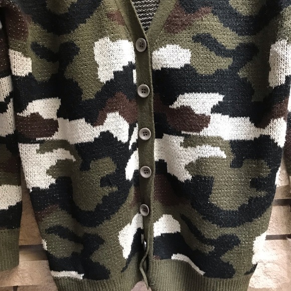 Wet Seal Camo Print Button Up Cardigan Large - Picture 4 of 6